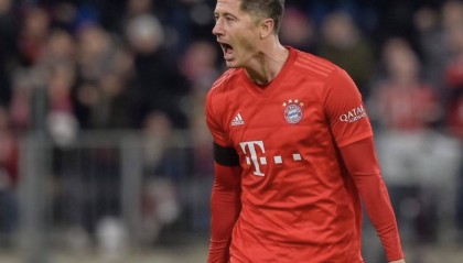  德甲榜首大战激情上演，拜仁慕尼黑险胜多特蒙德  