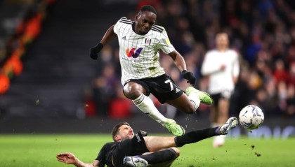  尤文图斯防线送礼不断遭弱旅逼平丢榜首  