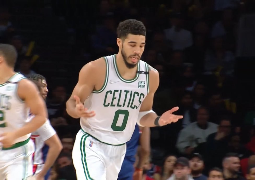  塔图姆末节发威连得14分绿军逆转战胜篮网获三连胜